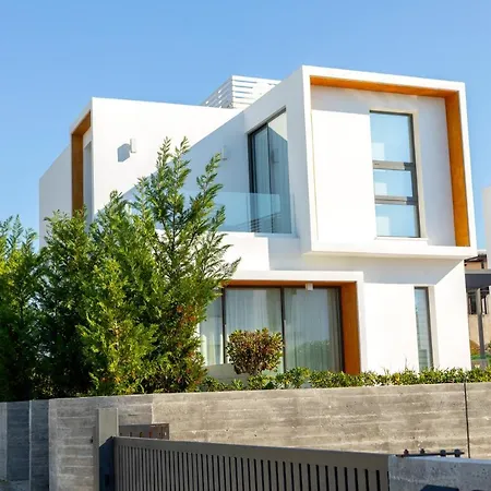 Laurus 2 With Private Pool Willa